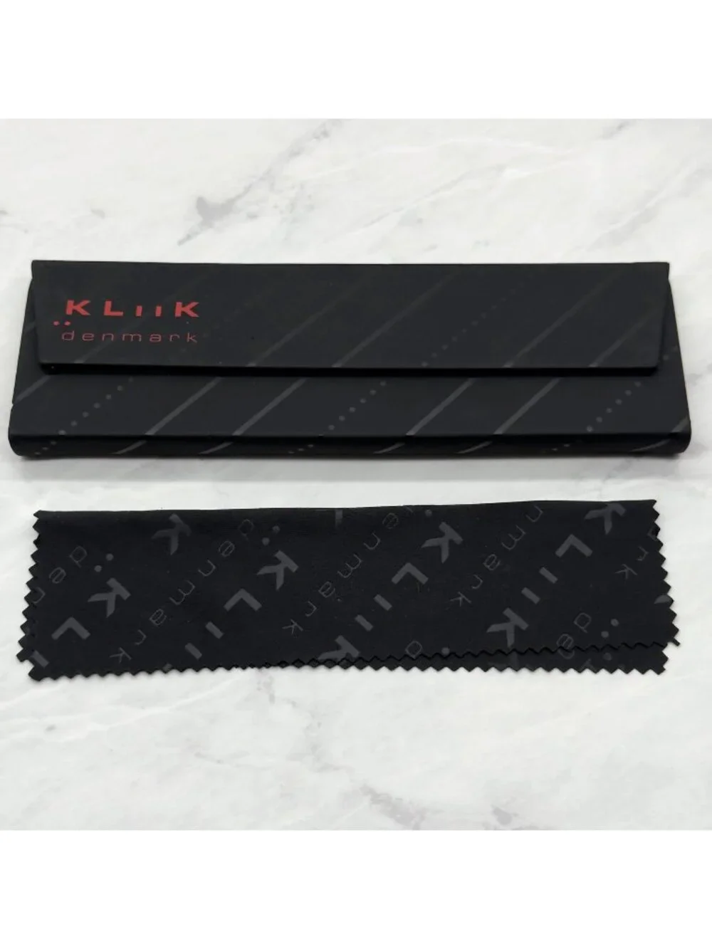Kliik Denmark Eyeglass Hard Case Trifold Foldable Magnetic Closure Black Red